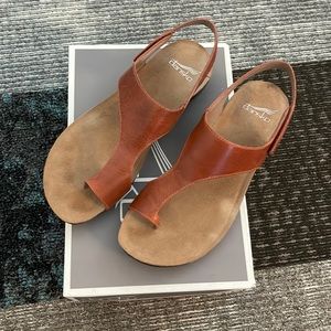 Dansko Reece Waxy Burnished Sandal Women size 39 (9) fits like 8.5